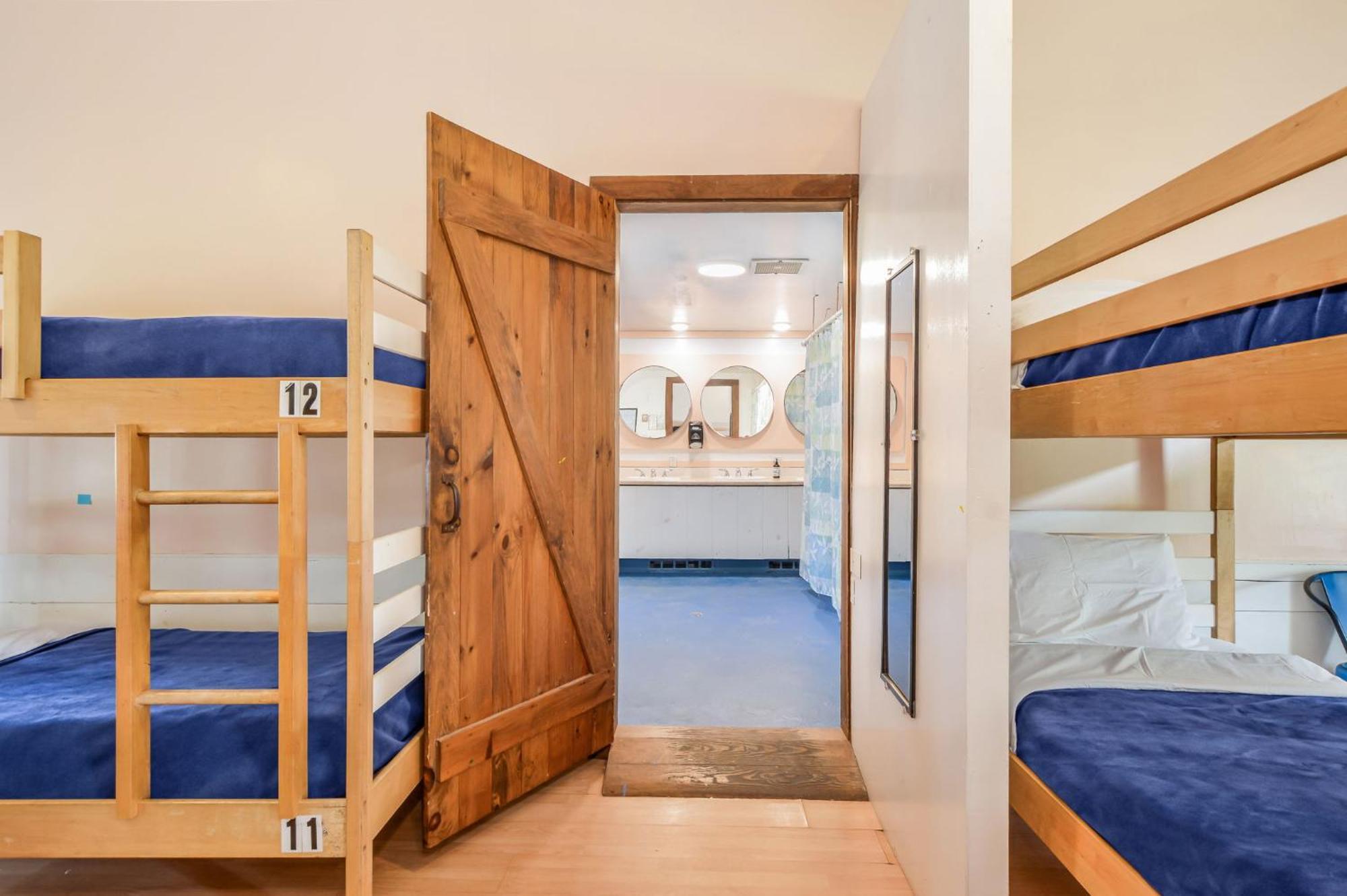 Hi Martha'S Vineyard Hostel วินยาร์ดเฮเวน ภายนอก รูปภาพ